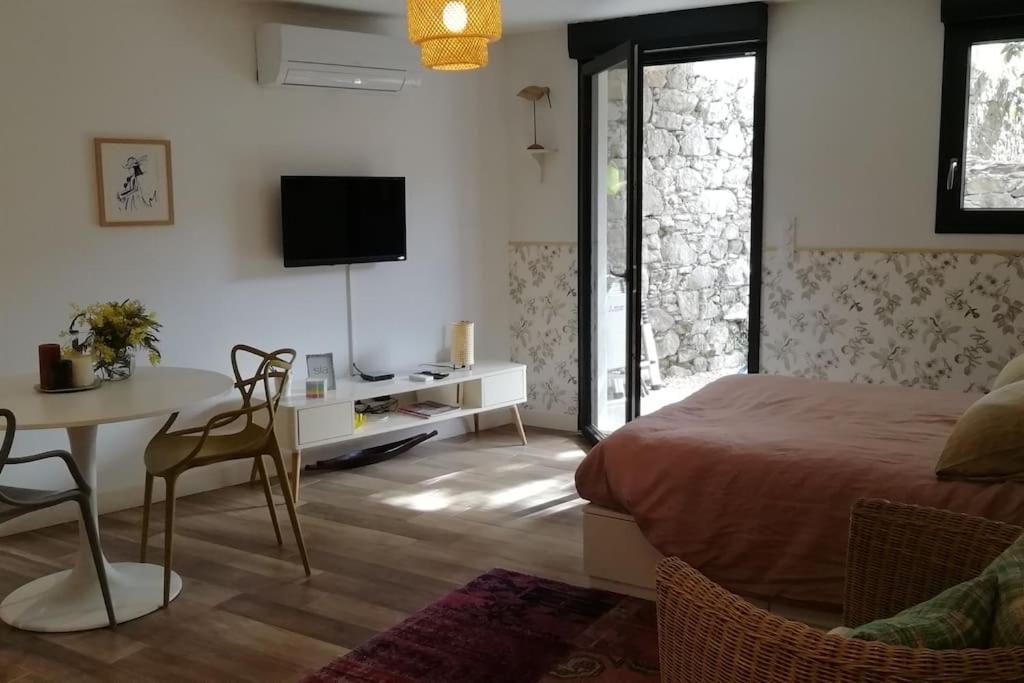 Studio En Rez De Jardin Collobrières المظهر الخارجي الصورة