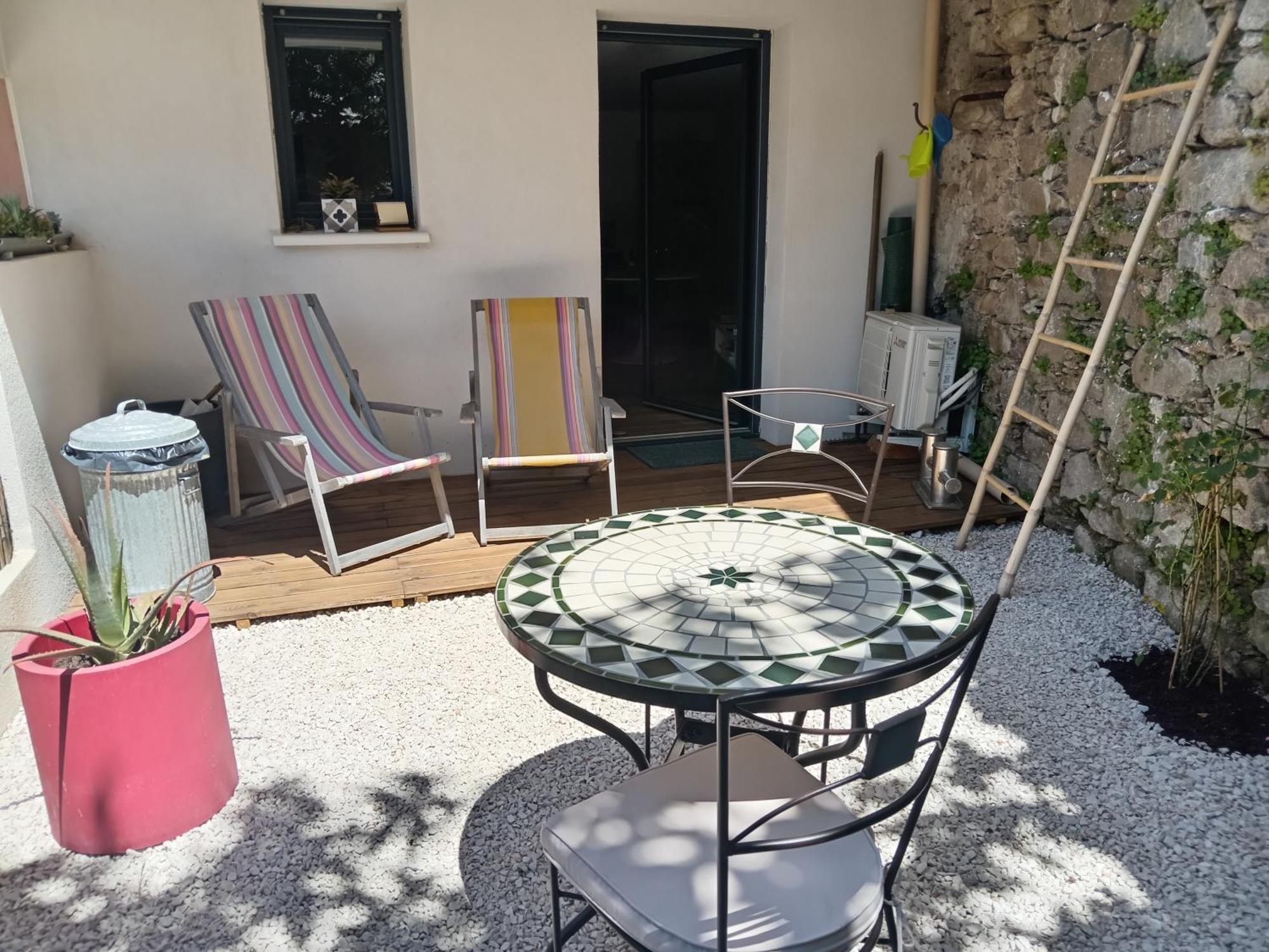 Studio En Rez De Jardin Collobrières الغرفة الصورة